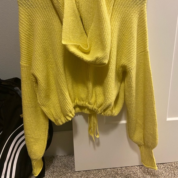 American Eagle Yellow Cropped Drawstring Hooded Sweater - Picture 3 of 4